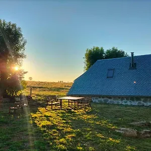 Location D'un Buron Sur L'aubrac , Lacalm France